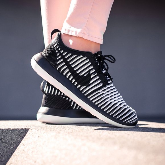 nike women's roshe two flyknit
